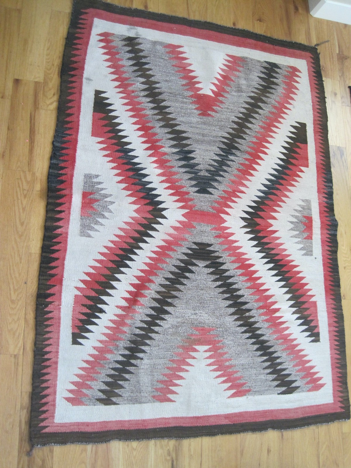 EYEDAZZLER Navajo HANDMADE 1930s AUTHENTIC RUG 55″ x 46″