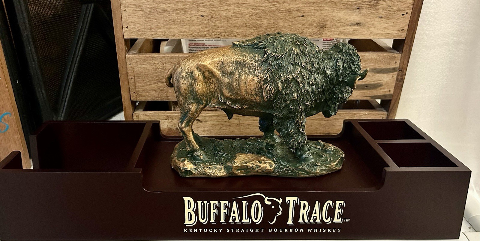 Buffalo Trace Kentucky Bourbon Whiskey – Bar Caddy/Office Caddy – Mint 🔥