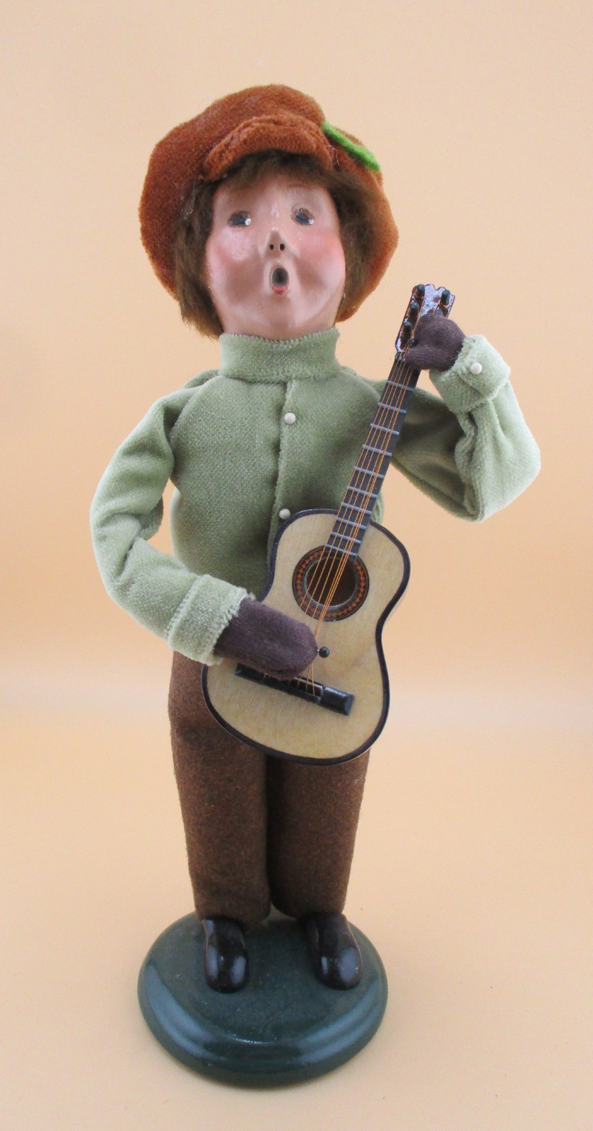 BYERS’ CHOICE MUSICAL BOY With GUITAR -2016 – EXCELLENT!