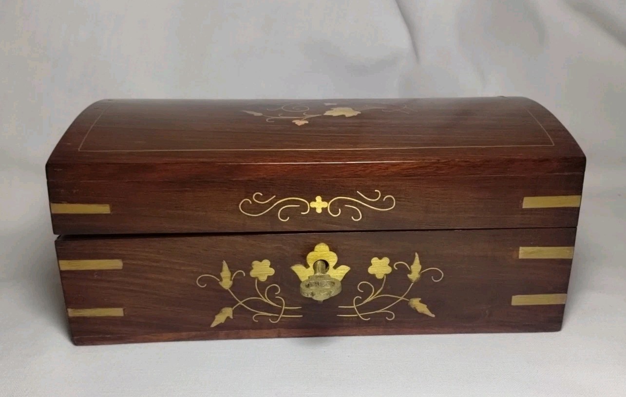 VINTAGE WOODEN BOX WITH BRASS INLAY & KEY JEWELRY TRINKET BOX