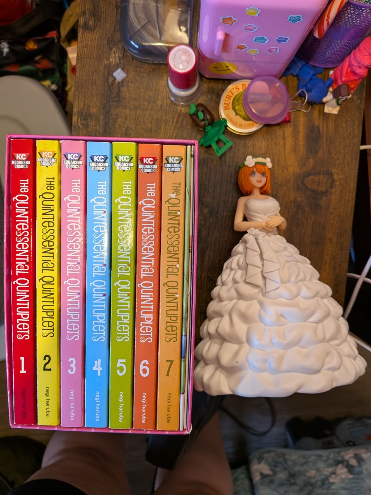 Box Set 1 – Quintessential Quintuplets – with original poster & figurine
