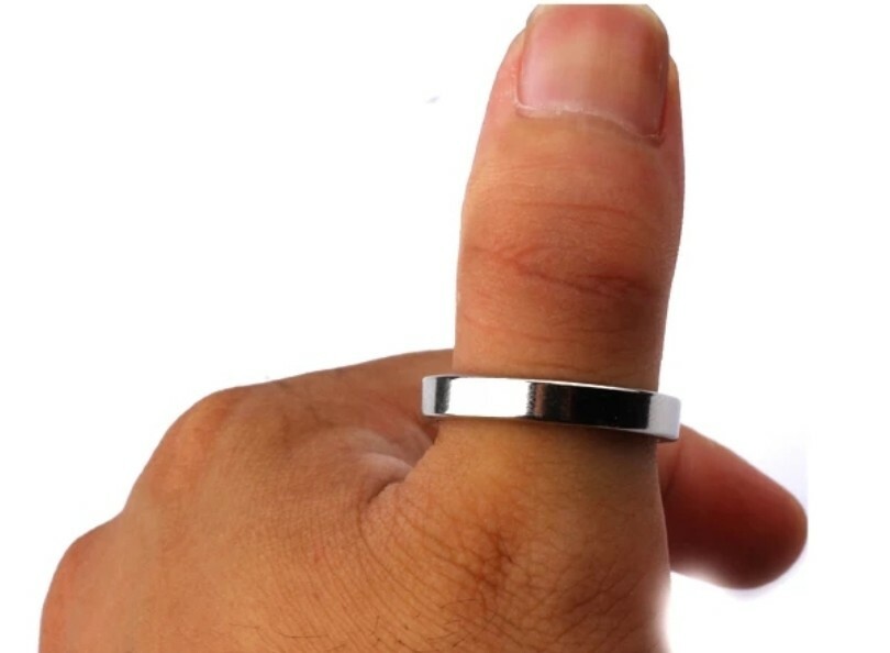 Magicians Magnetic Ring Magic Trick Prop Illusion T8