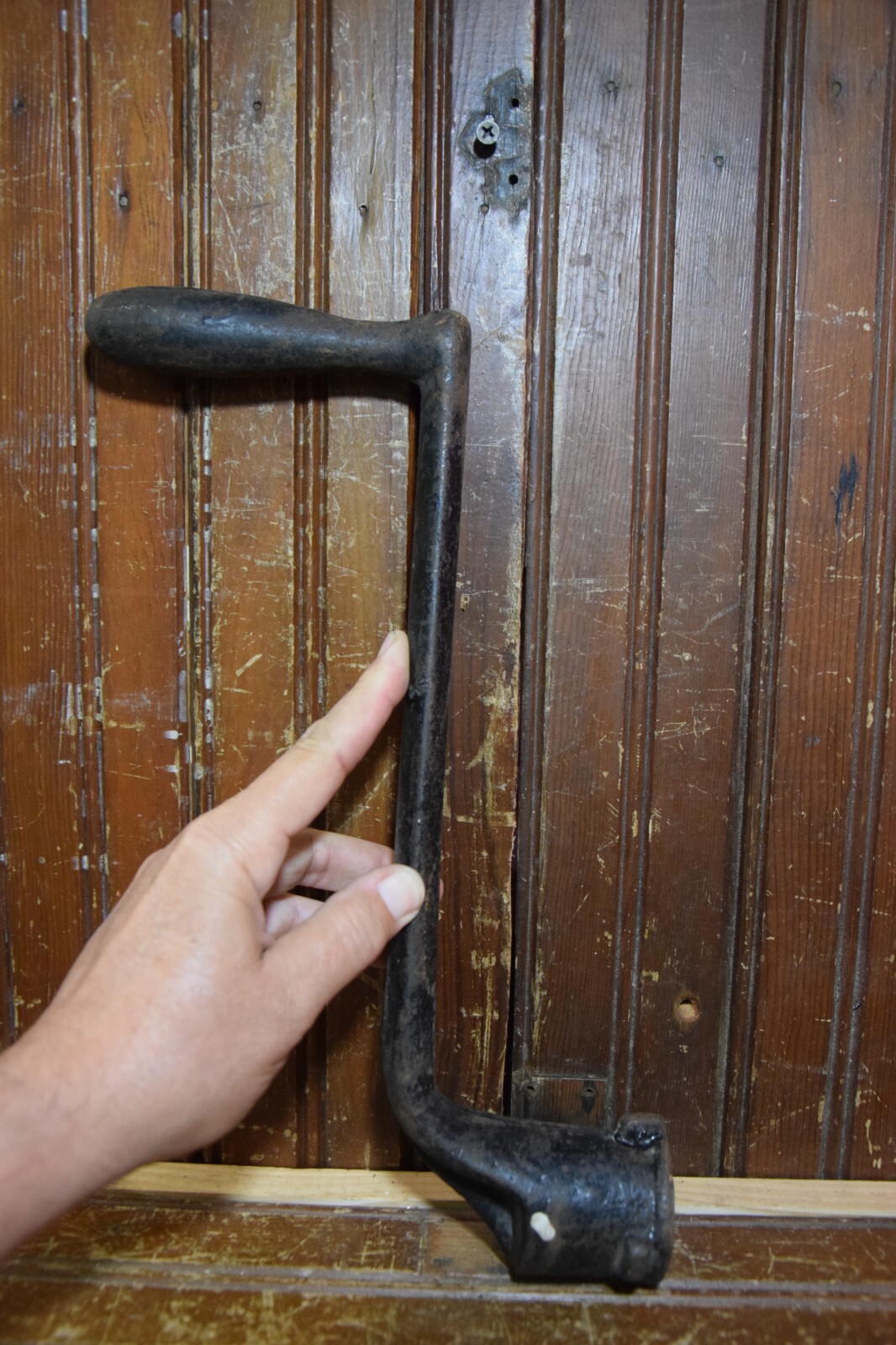 CAST IRON METAL HAND CRANK HANDLE ONE PIECE MACHINED INTERFACE OLD TIMEY DECOR