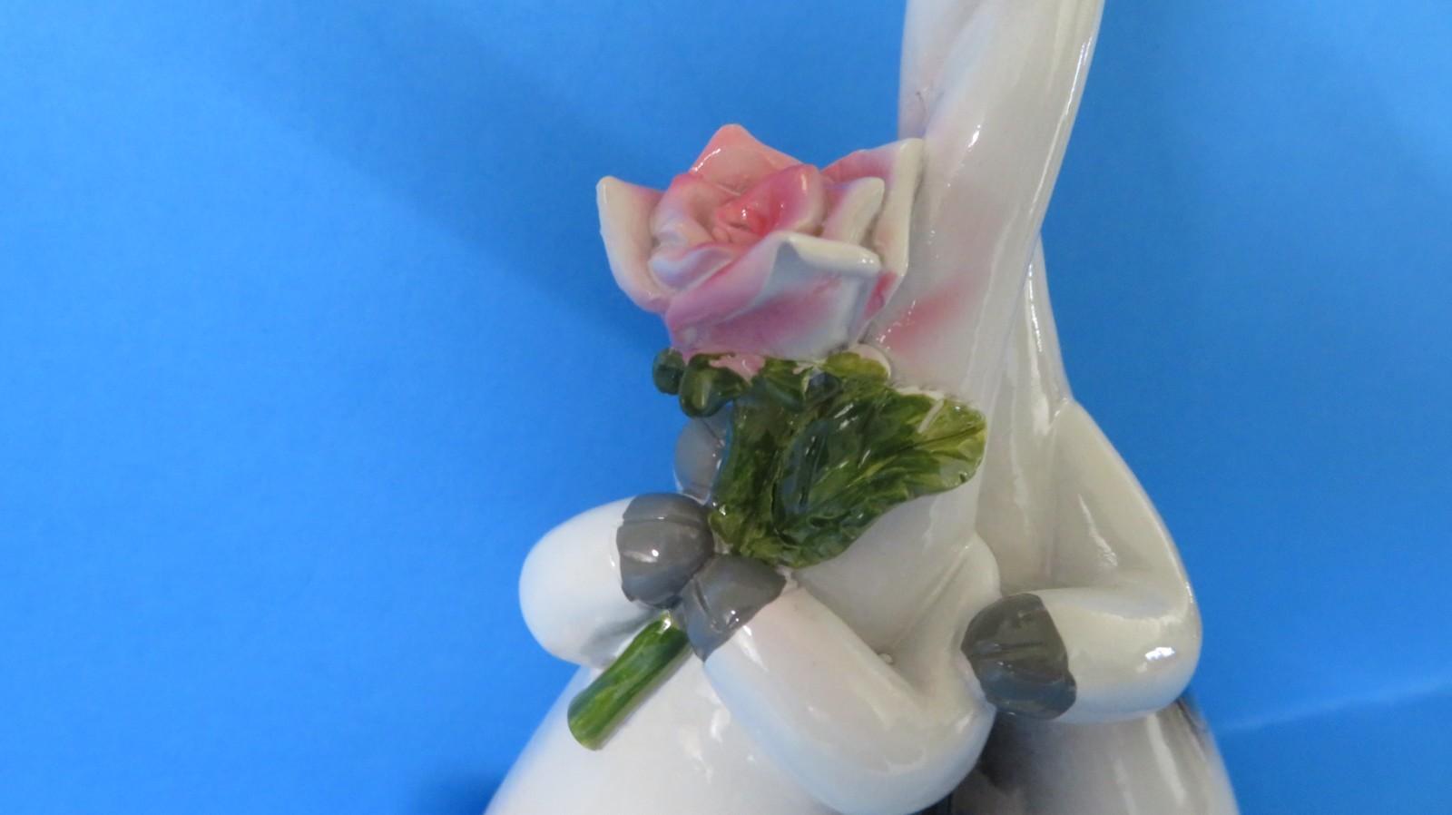 Long Neck Collection “Hugging Snuggling Cows” Figurine 9 inches Tall
