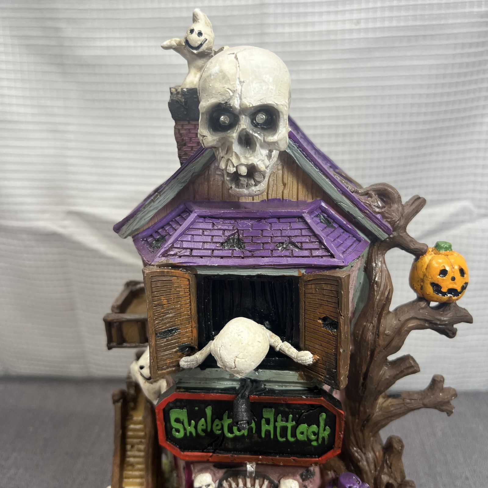 FG Square Animated Spooky Skeleton Attack House Village Halloween #MH2207 Works