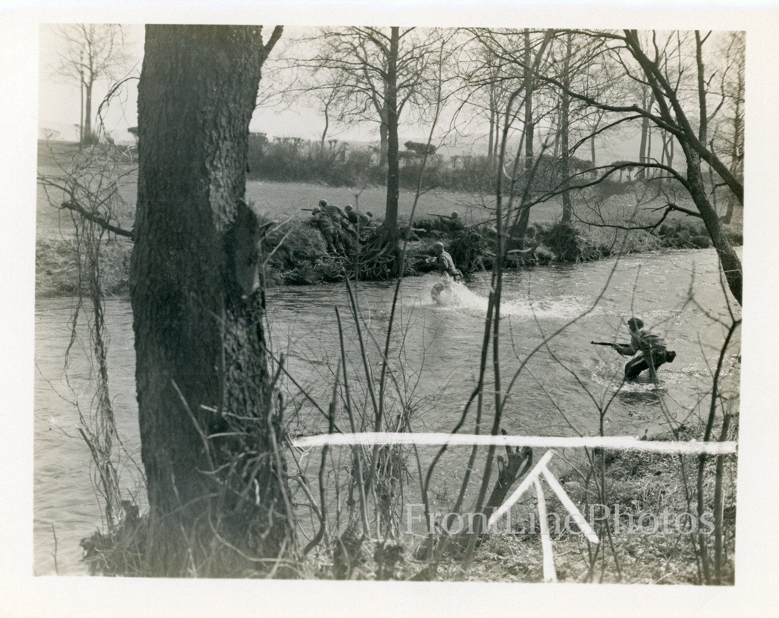 WWII Signal Corps photo- 26th Infantry Division GIs PREPARE FOR ASSAULT -Germany