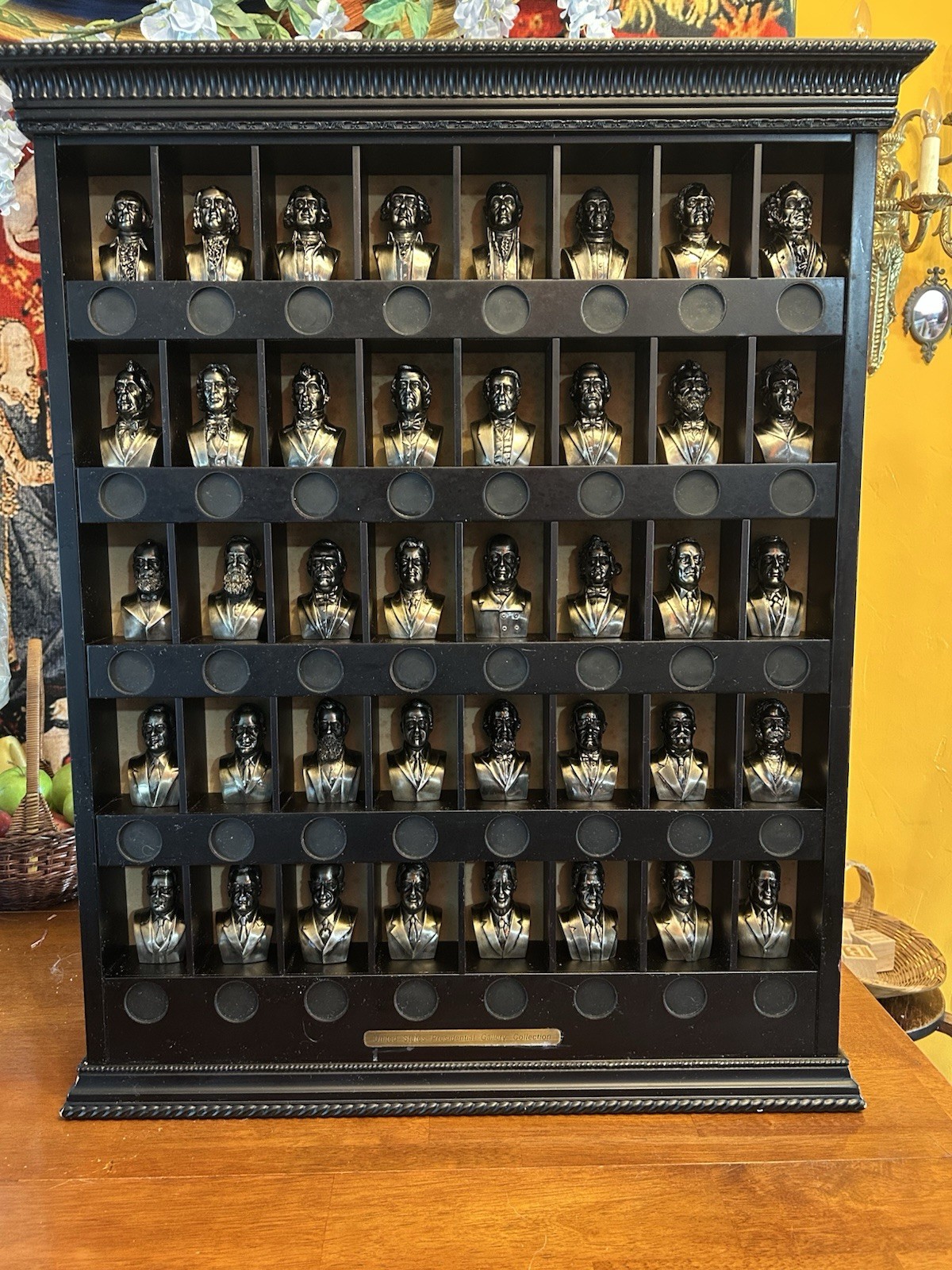 Presidential Gallery Collection Metal Figurine Set US Presidents w/ Wood shelf