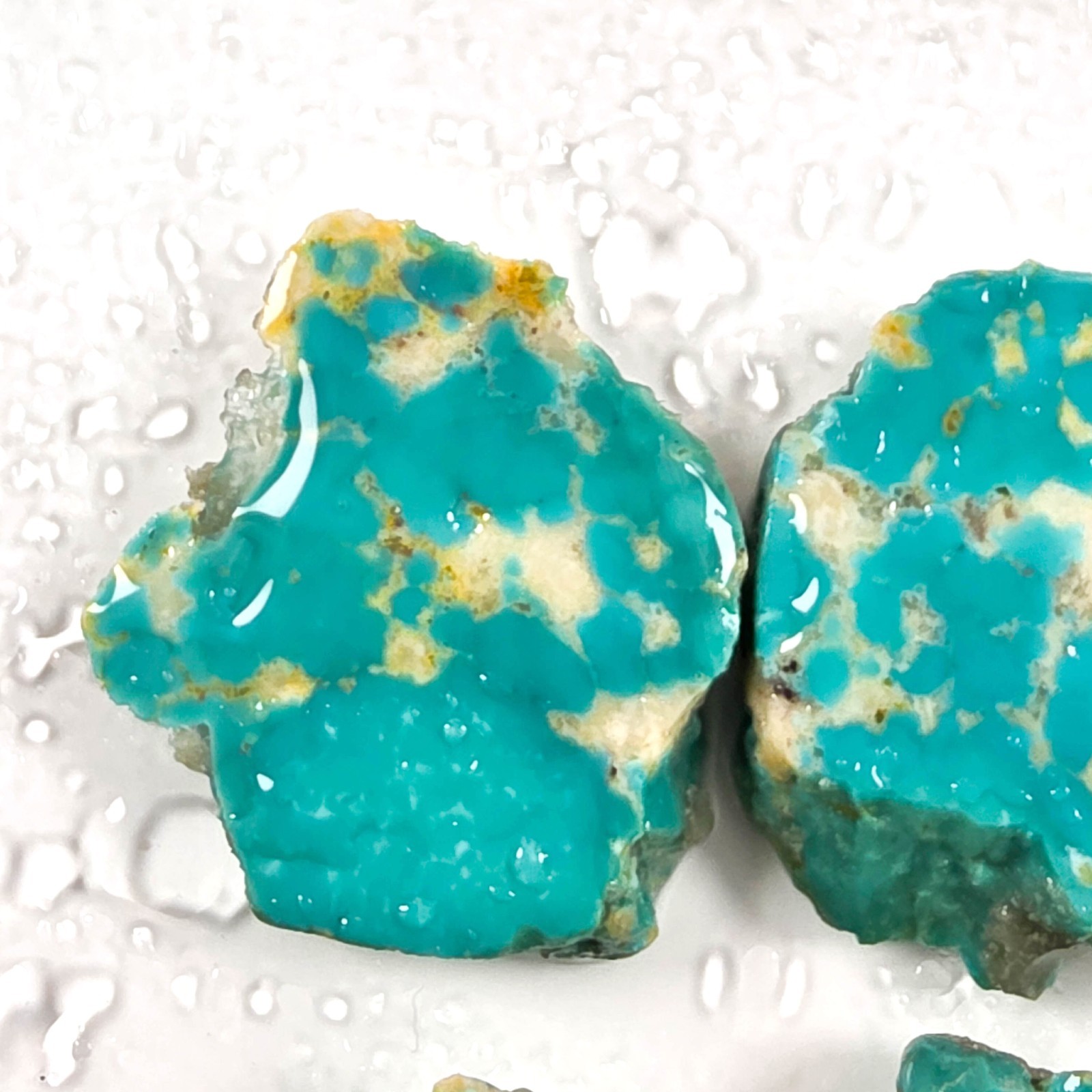 GS1210 AAA-grade Polychrome Turquoise Mtn. rough turquoise 26.1 gr, lapidary