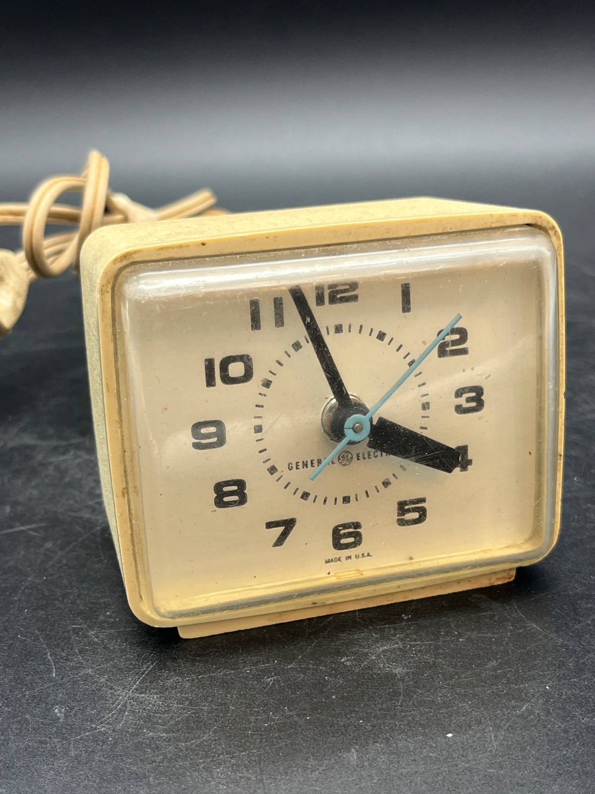 General Electric GE Vintage Retro Analog Plug-in Alarm Clock Square Cube WORKS