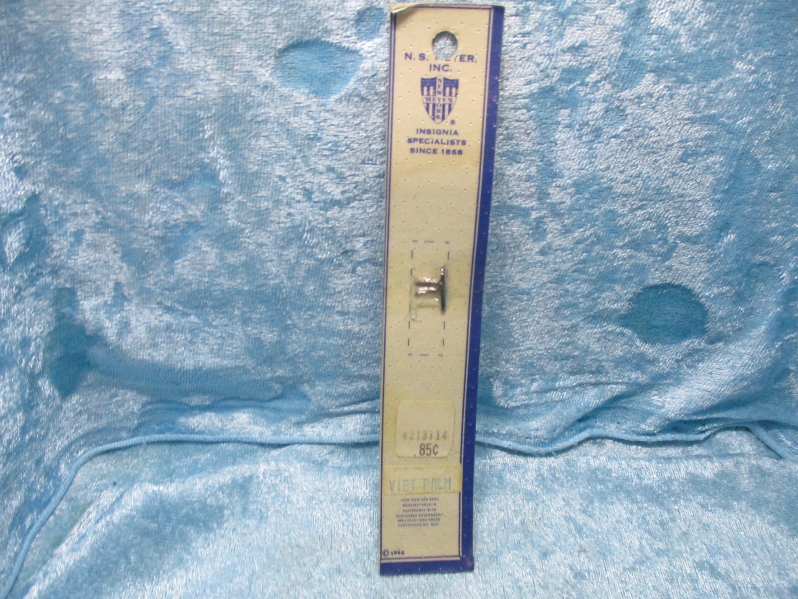 N.S. Meyer Inc. Vietnam Palm Ribbon Pin