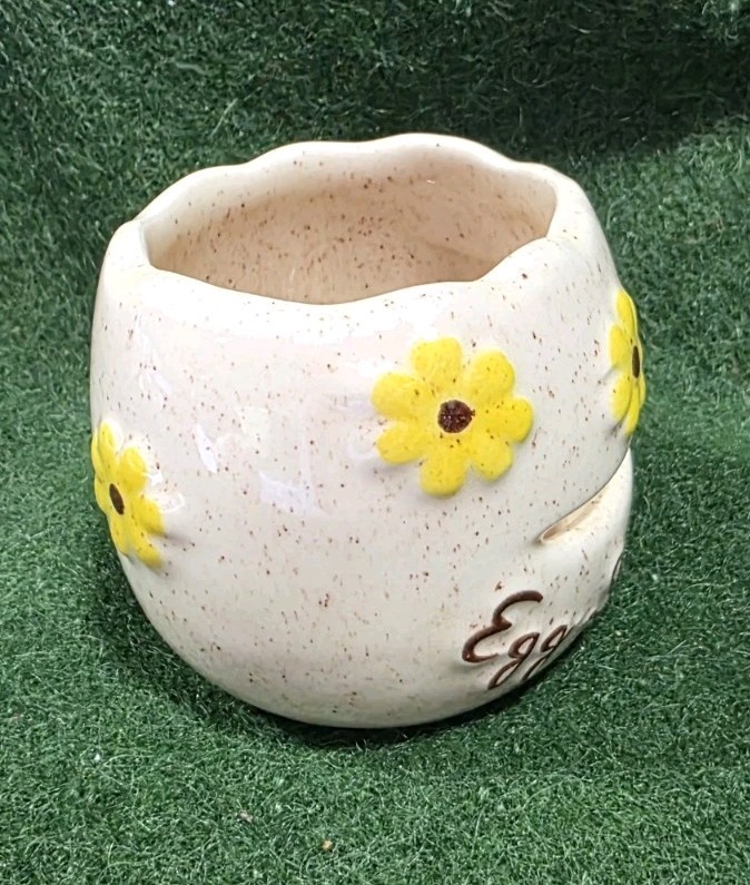 Egg Separator, Vintage Ceramic Cracked Egg W/Yellow Daisies Retro Kitchen Gadget