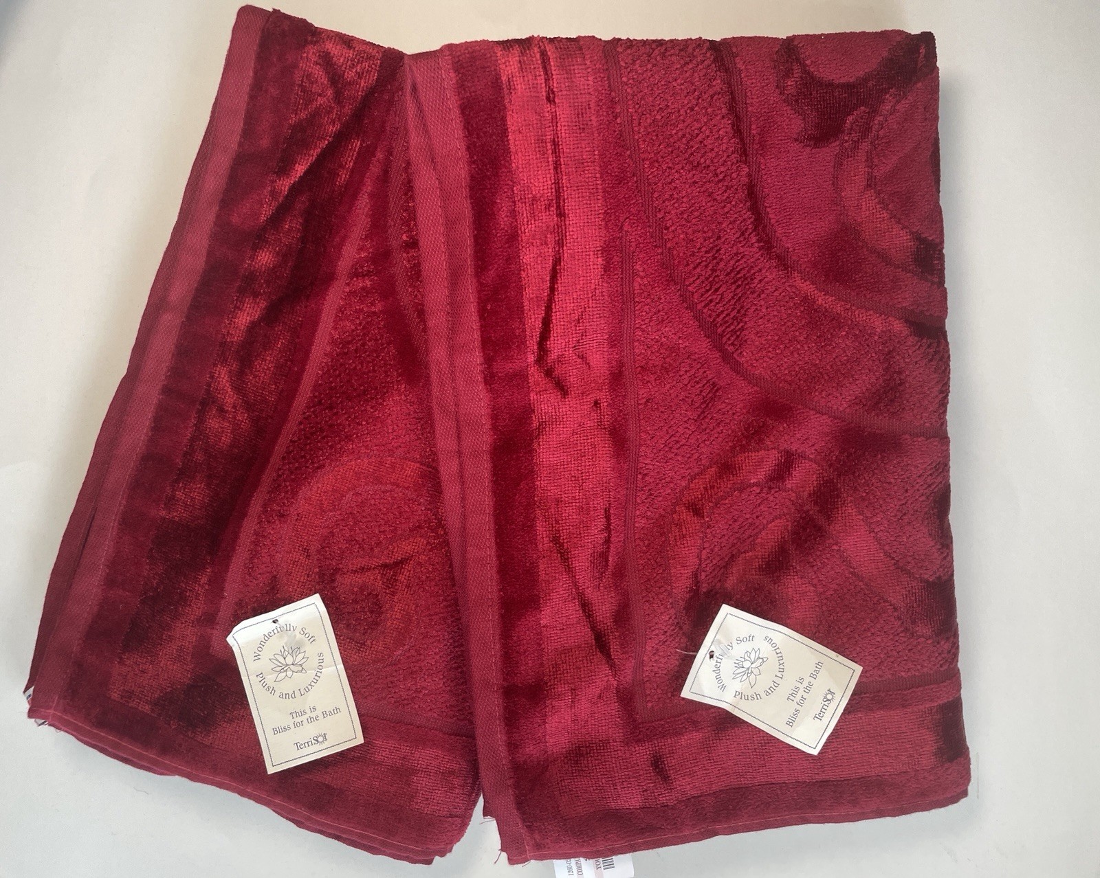 VTG Terrisol Burgundy NWT Sculpted Paisley Large Bath Towel Set Of 2 Brazil