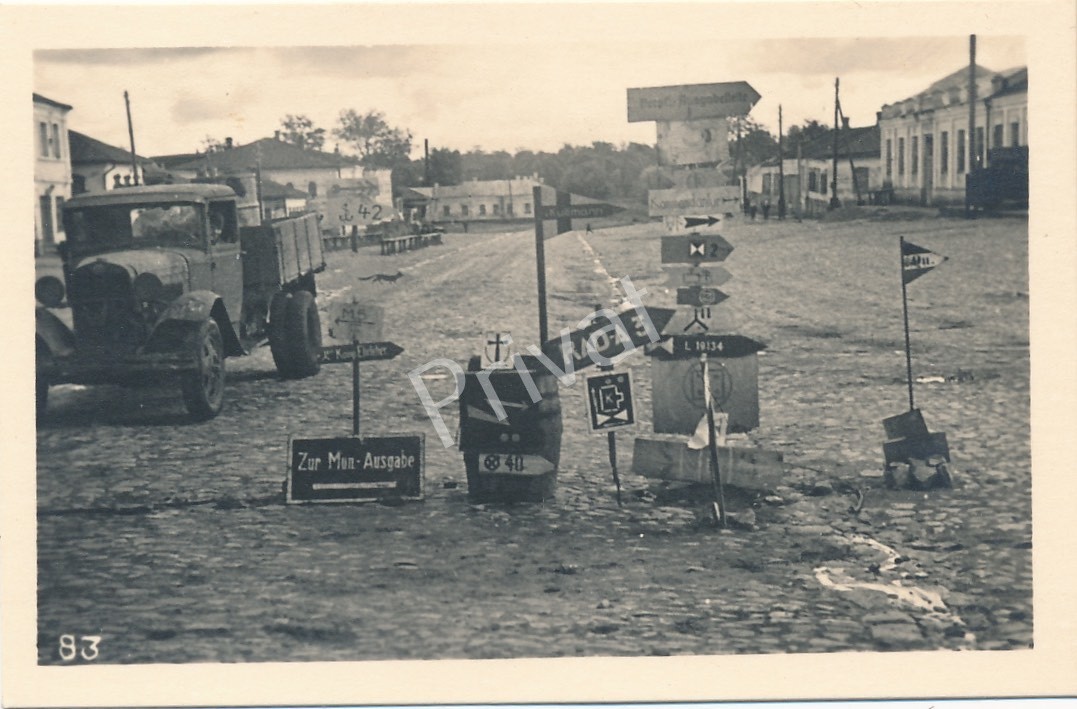 Photo WW2 Wehrmacht Road Signs Center Town Siege Russia M1.91