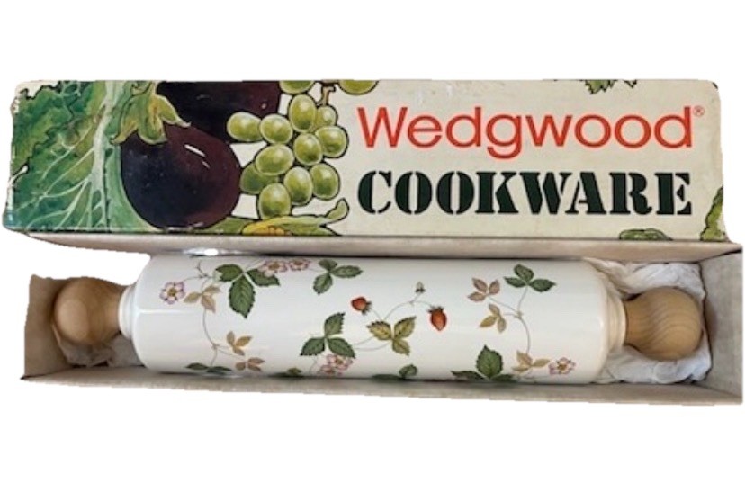 NEVER USED! V RARE Vintage Wedgewood Wild Strawberry Bone China Rolling Pin HTF