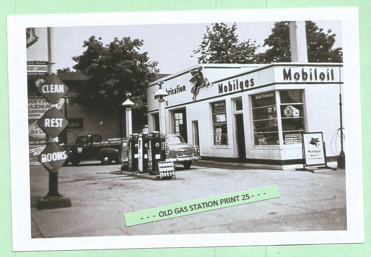 Found PHOTO Old MOBIL Oil & Gas Service Station Vintage Car