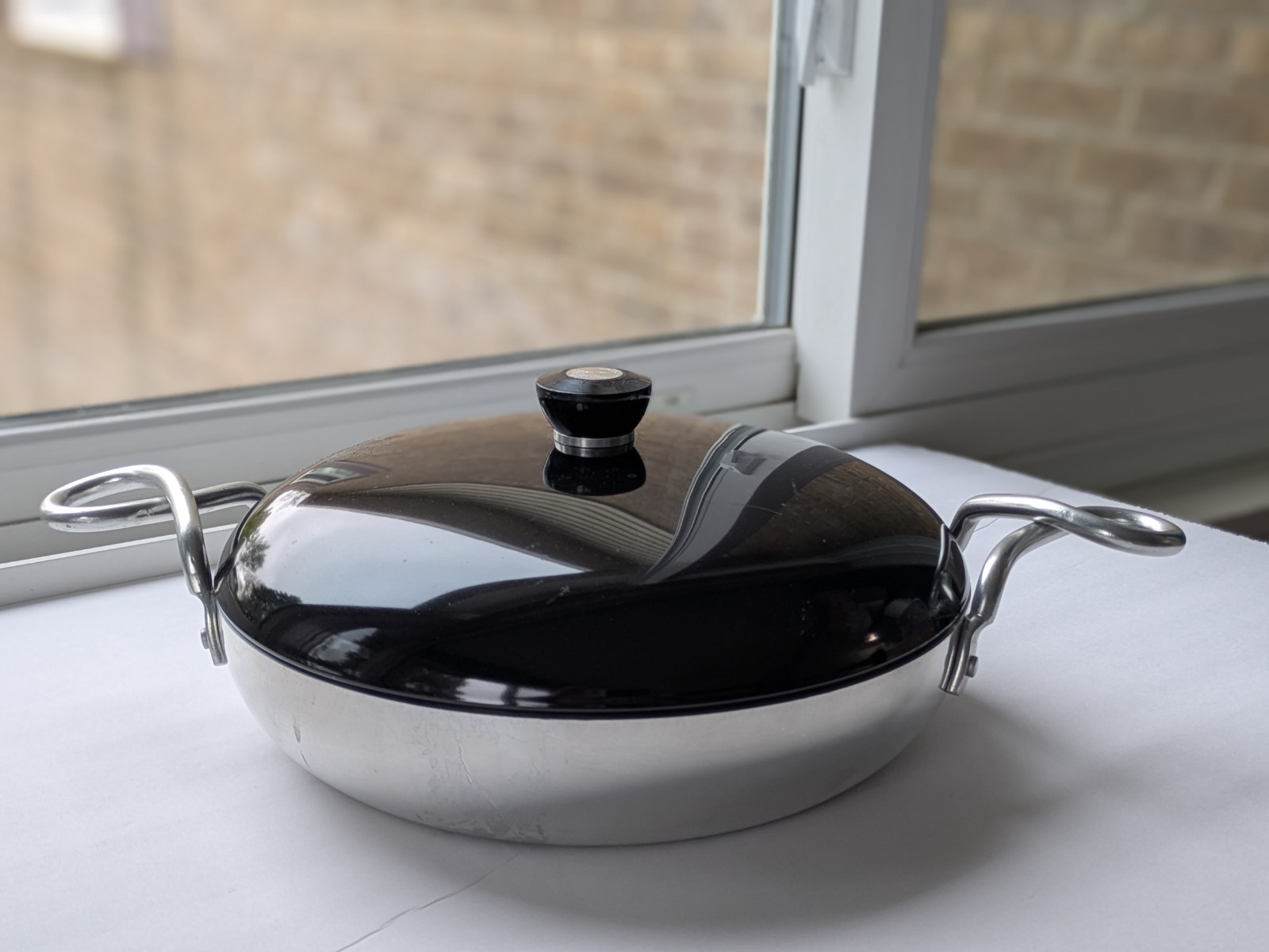 Vintage Wear-Ever Aluminum Skillet Frying Pan G-901 Twisted Handles Black Lid 9″