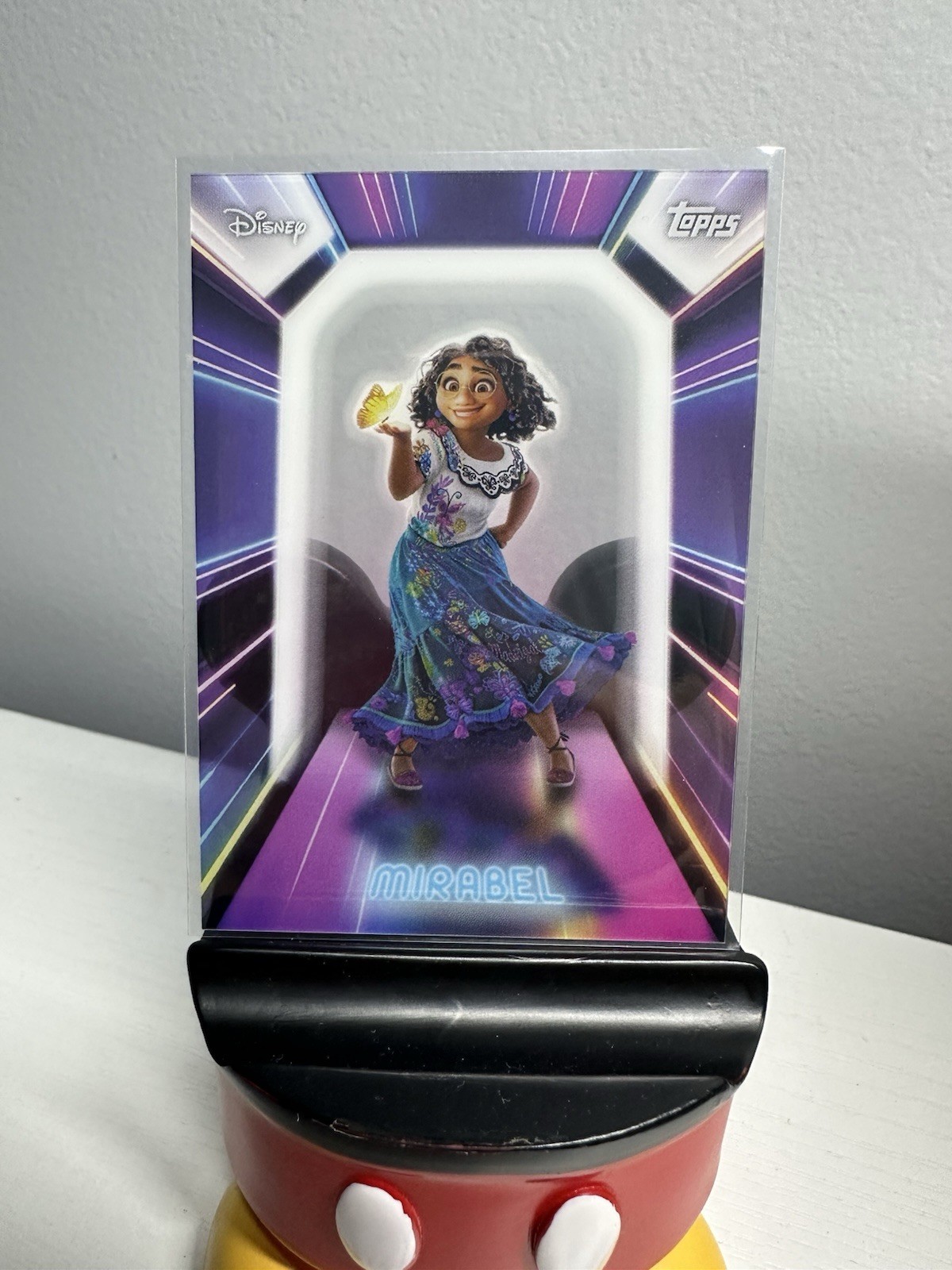 Topps 2026 Disney Neon Illuminated Neon Lights Mirabel Insert Card NPL-16