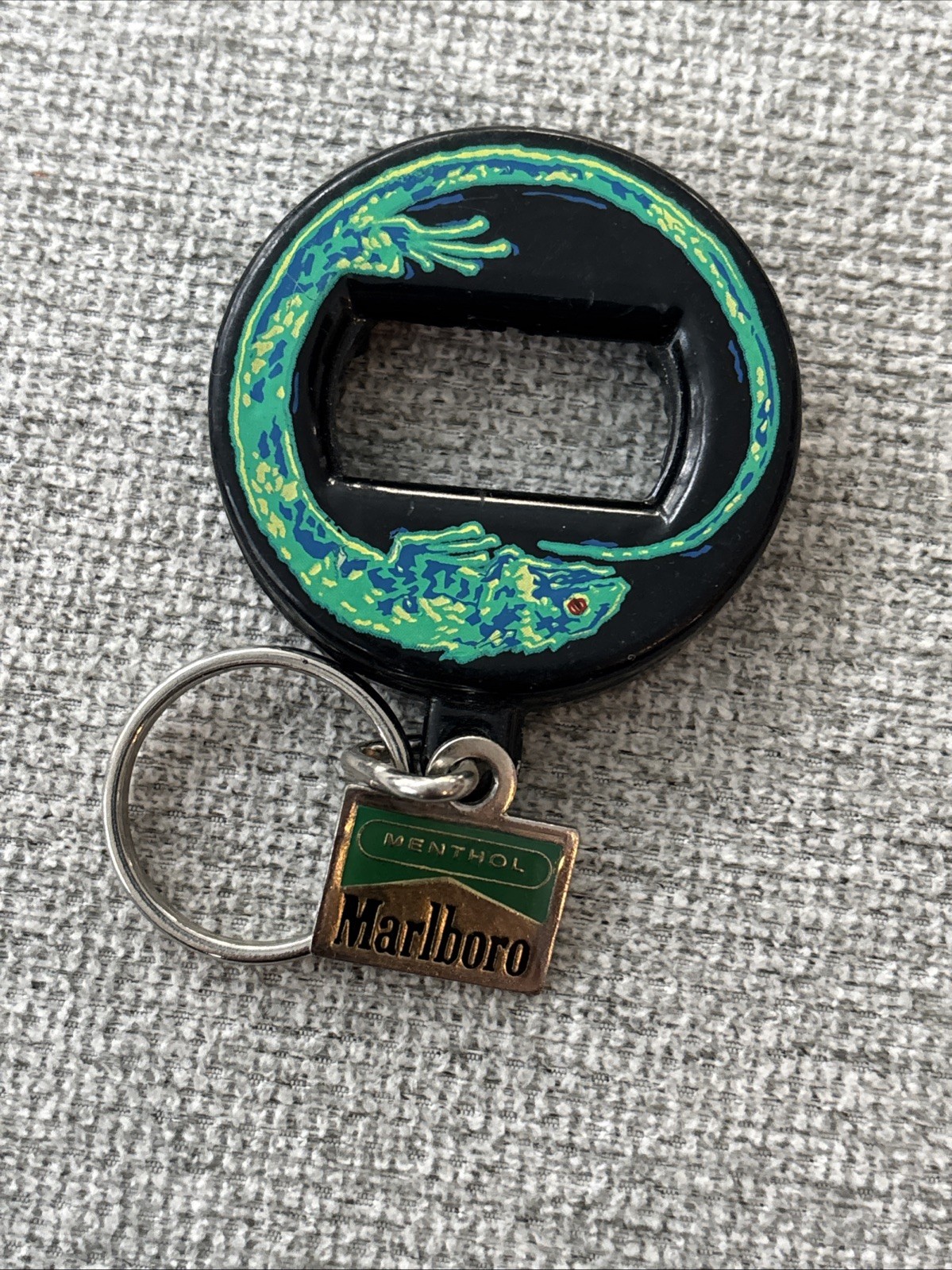 Vintage 1993 Marlboro Menthols Blue Lizard Bev/Key Promo Metal Keychain