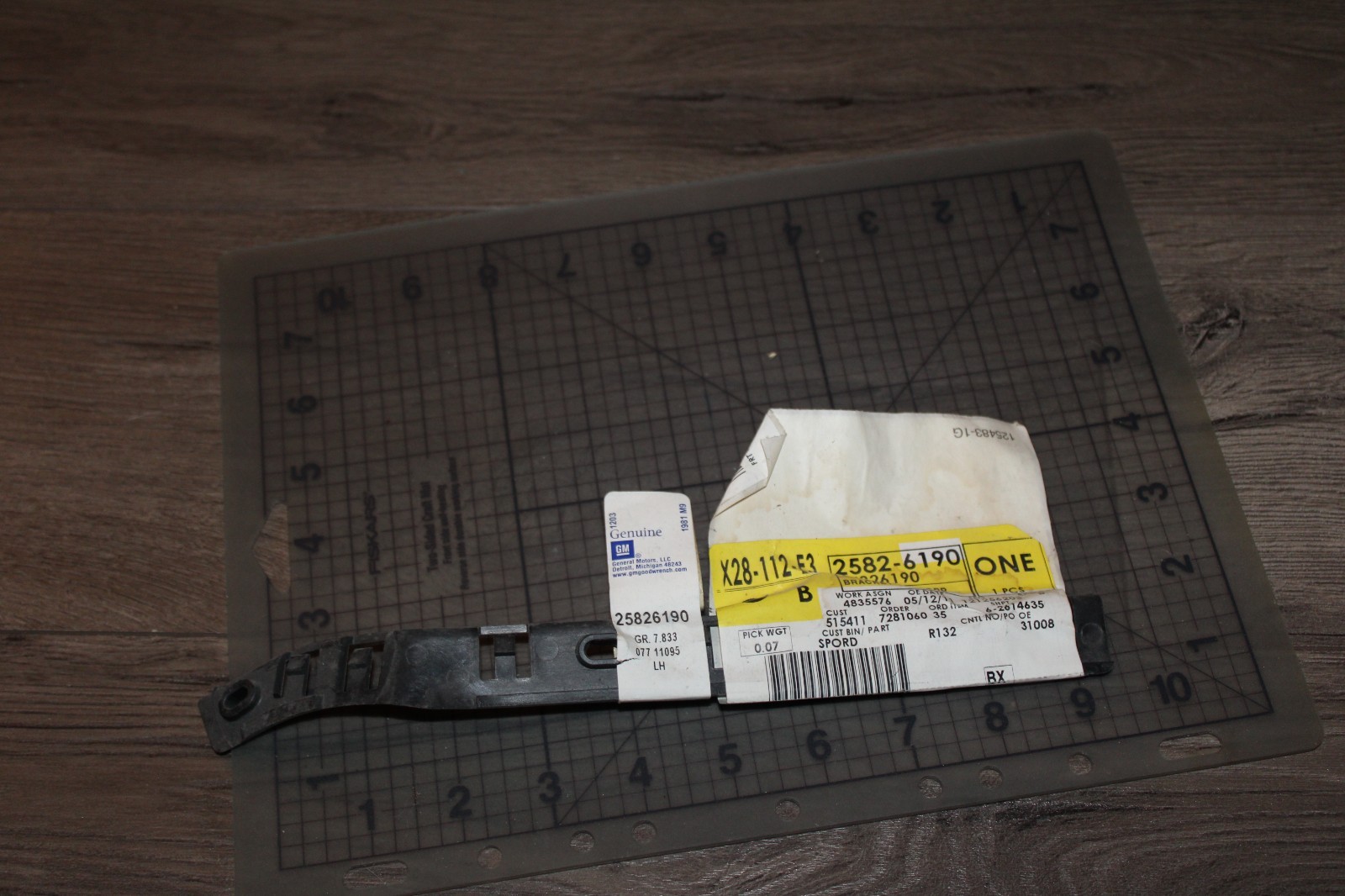 2009-2017 Chevy Traverse front left driver side bumper brace NOS 25826190