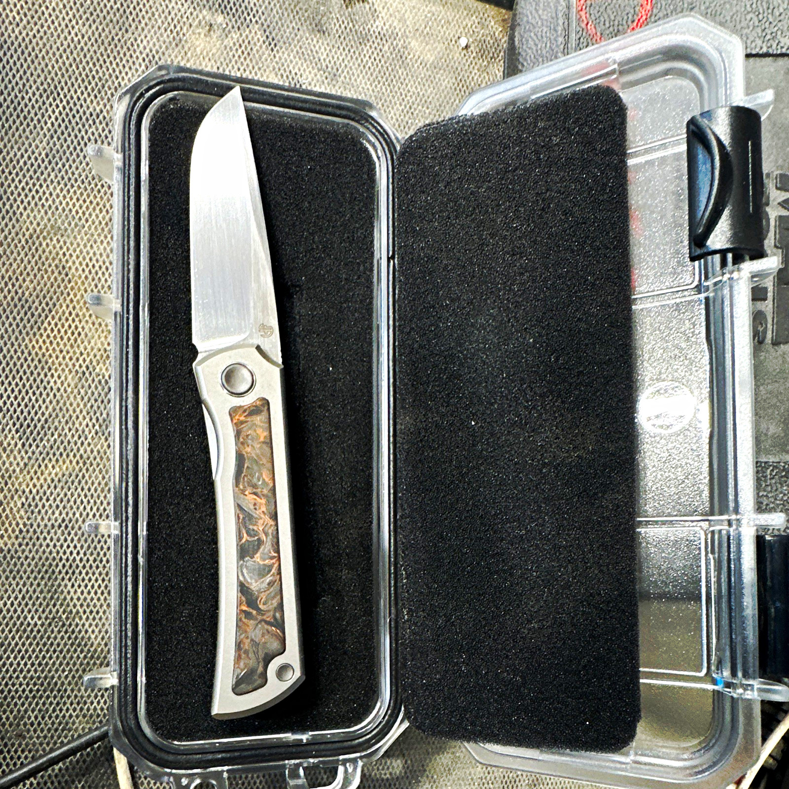 North Mountain Blade 2525-BKCU Titanium/Carbon Fiber Frame Lock Drop Point