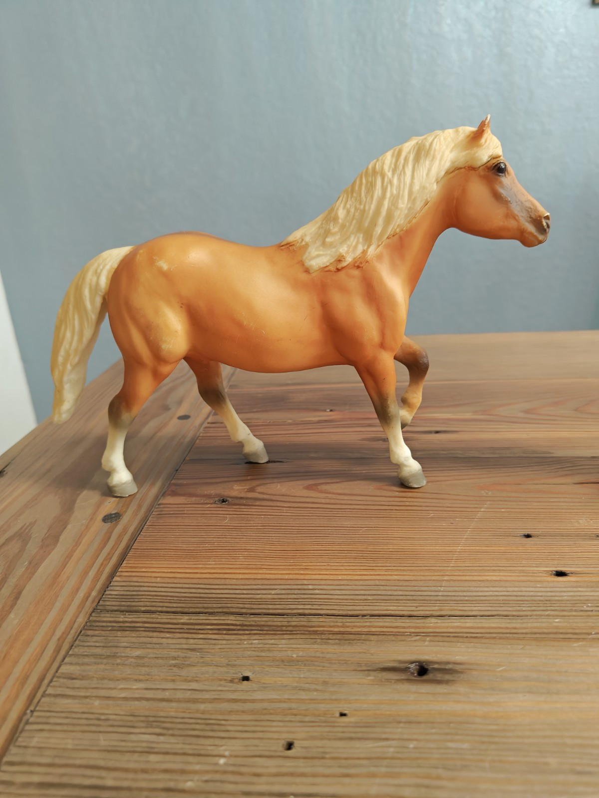 Breyer Molded Horse Mountain Pony Light Flaxen Chestnut Sorrel Grey Shading Legs