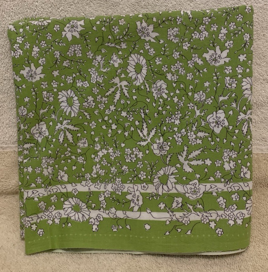 1 Yard Unbranded GREEN, WHITE & BLACK w/BORDER Cotton Fabric 36×36 – NEW