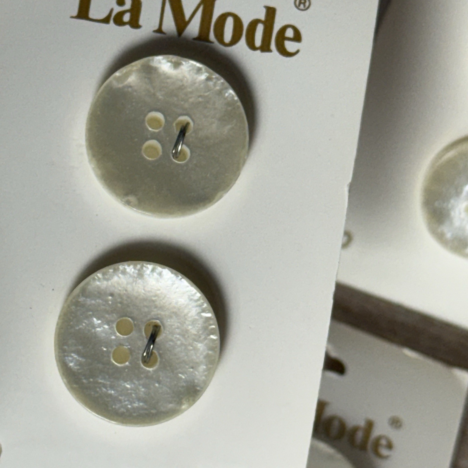 VINTAGE La Mode ROUND SOLID Buttons, White #4672, 6 Cards, 12 Cts, 19mm 3/4″
