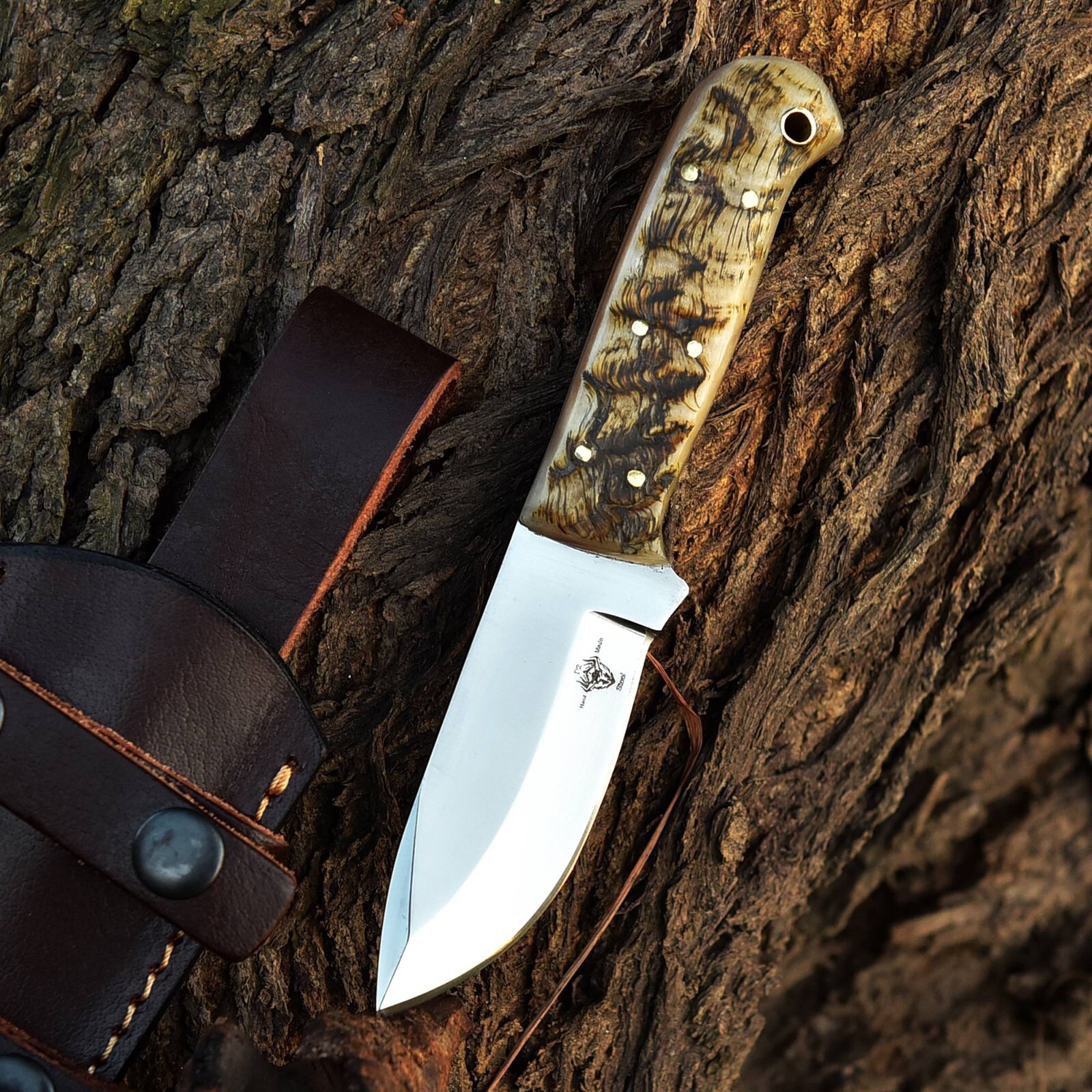 CUSTOM HANDMADE D2 STEEL HUNTING AND SKINNING KNIFE WITH RAM HORN HANDLE