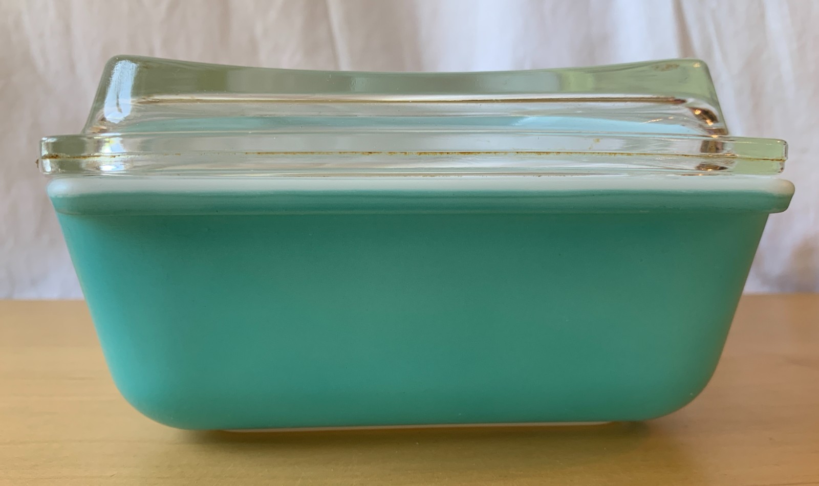 PYREX – Turquoise with White Snowflakes – Space Saver Casserole (575-B) + LID