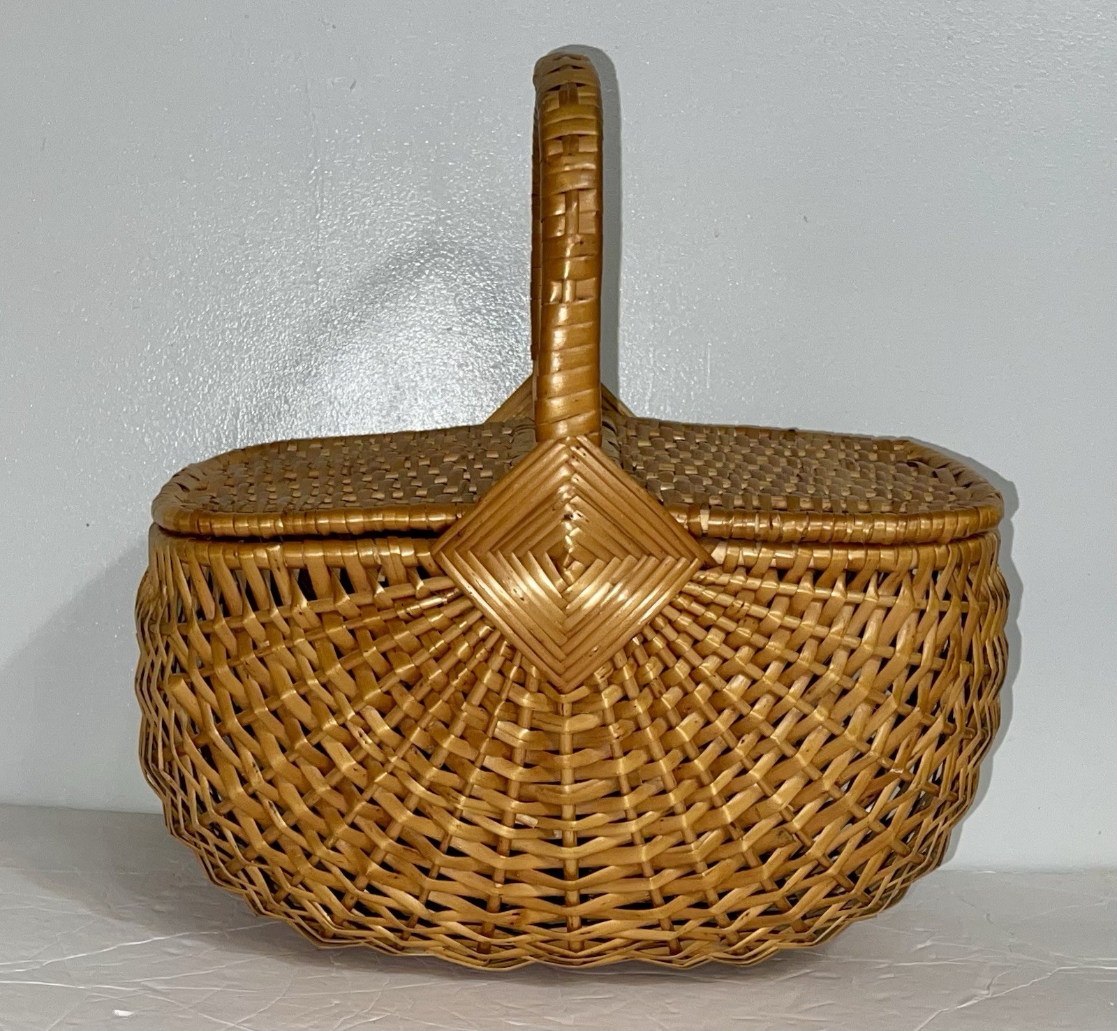 Vintage Woven Lightweight Double Hinged Wicker Small Picnic Basket God’s Eye