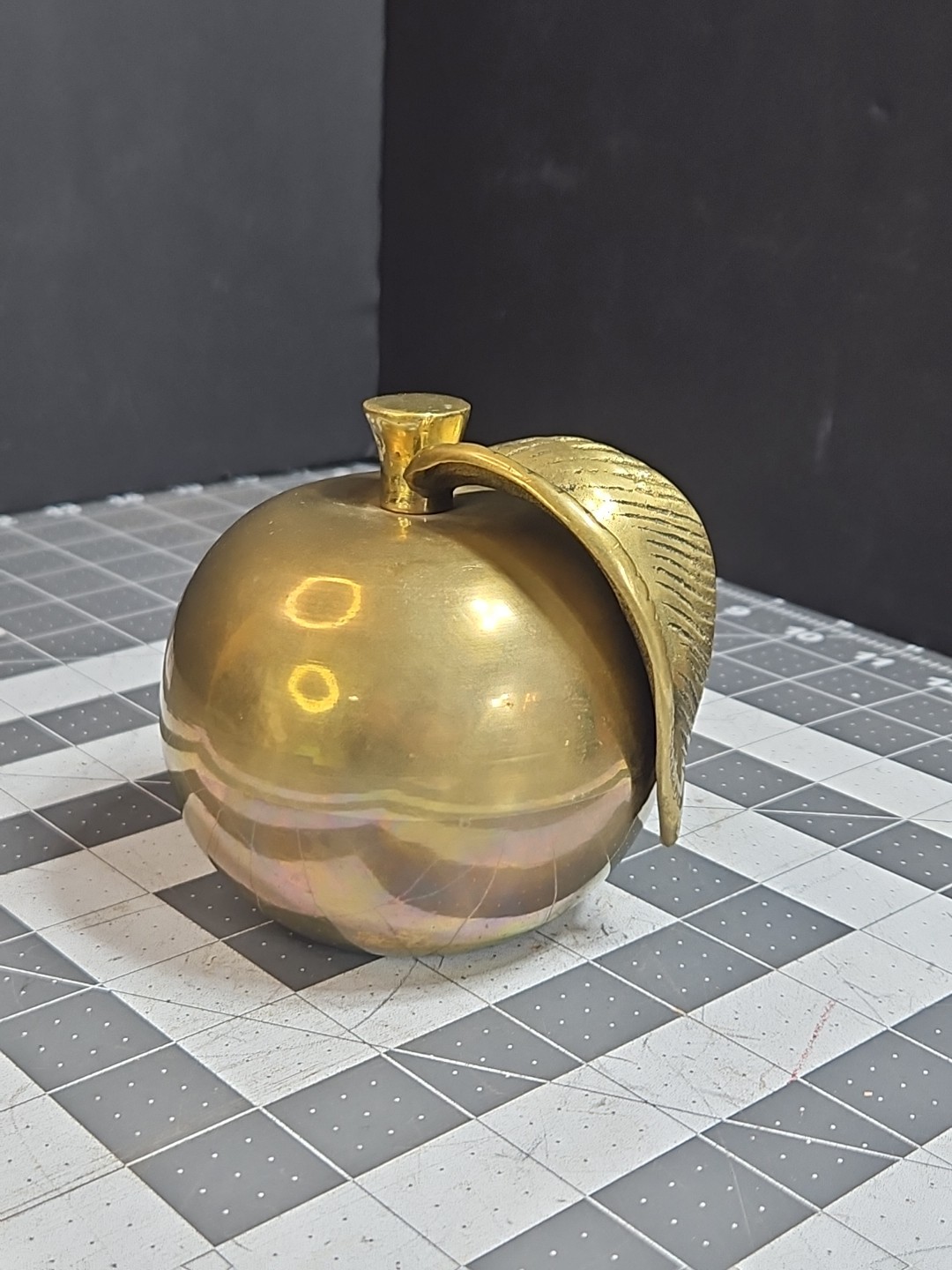 Vtg PAPER WEIGHT LARGE BRASS APPLE Decorative Crafts Inc. made in Korea #1