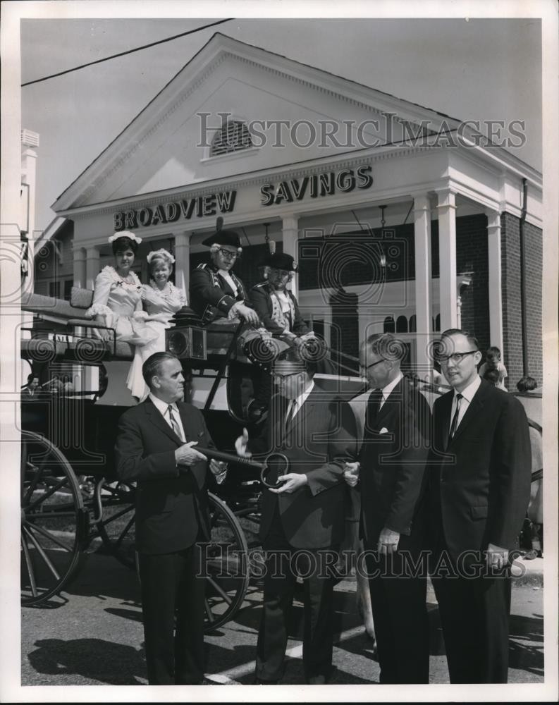 1965 Press Photo Broadview Savings & Loan Co. Officials – cva85626
