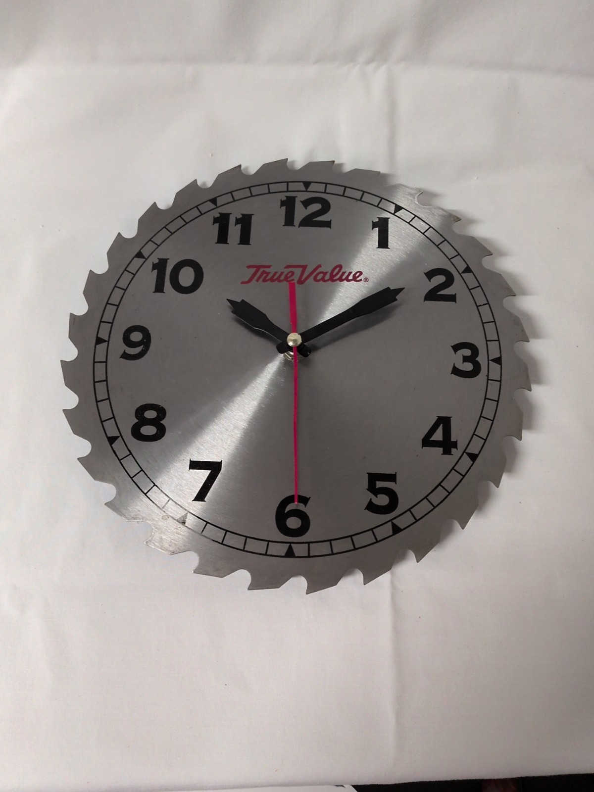 True Value 10 Hardware Saw Blade Battery-Powered Clock Wall Decor Works Great