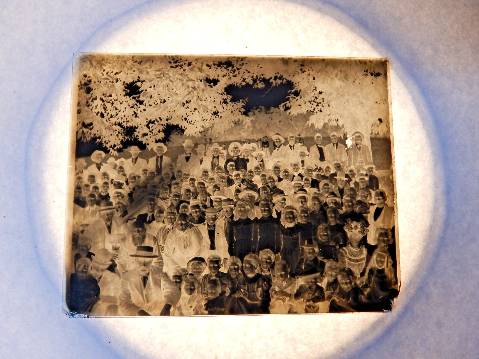 ANTIQUE PHOTOGRAH GLASS NEGATIVE PEOPLE GTOUP REUNION(?) 5″ x 4″