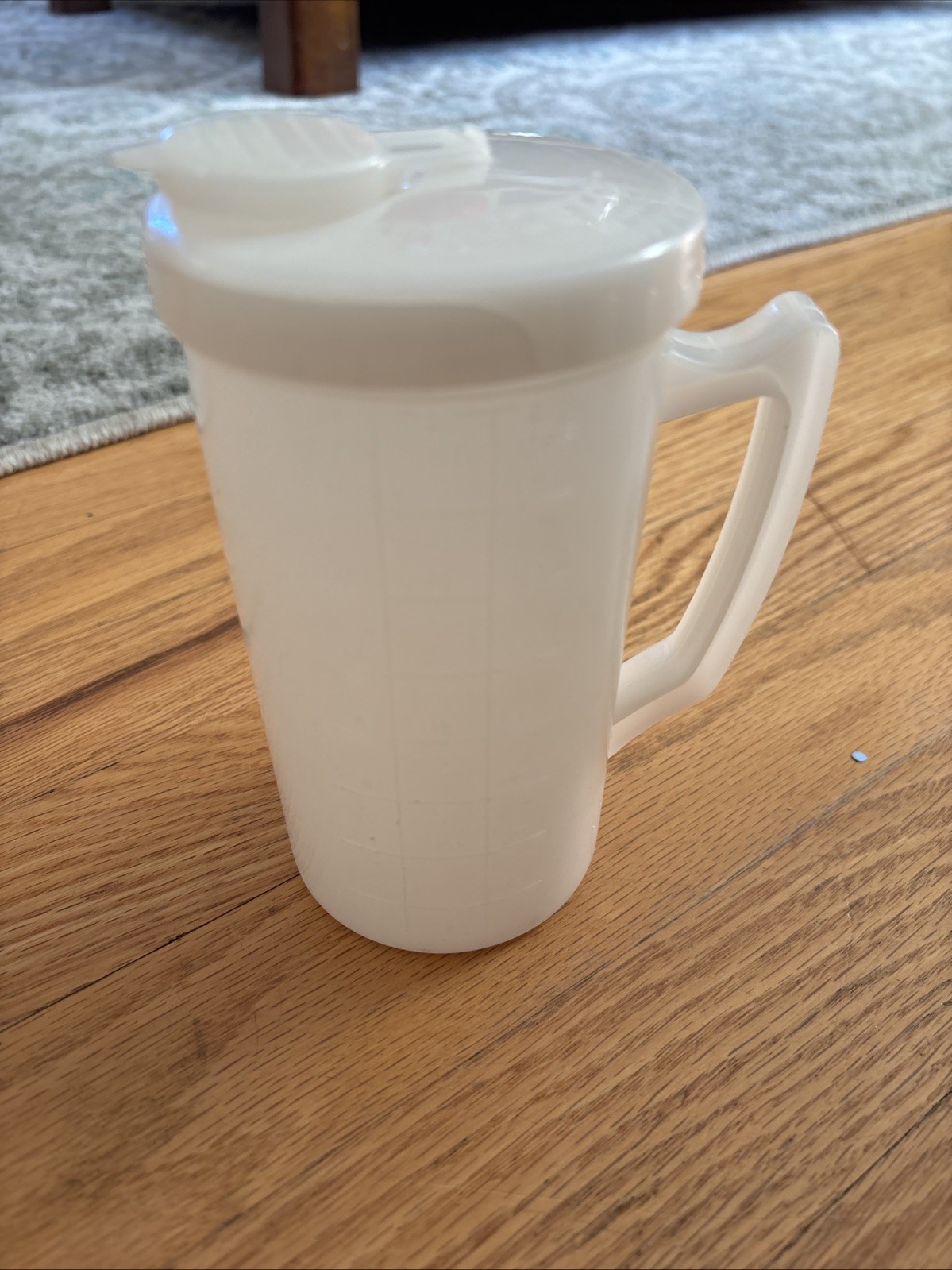 Republic Freezette – Vintage Measuring Cup Pitcher Twist Top Lid 2 Cup W/ Spout