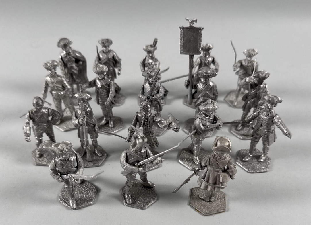 Lot of 18 New Hope Design British Soldiers Miniatures 54mm