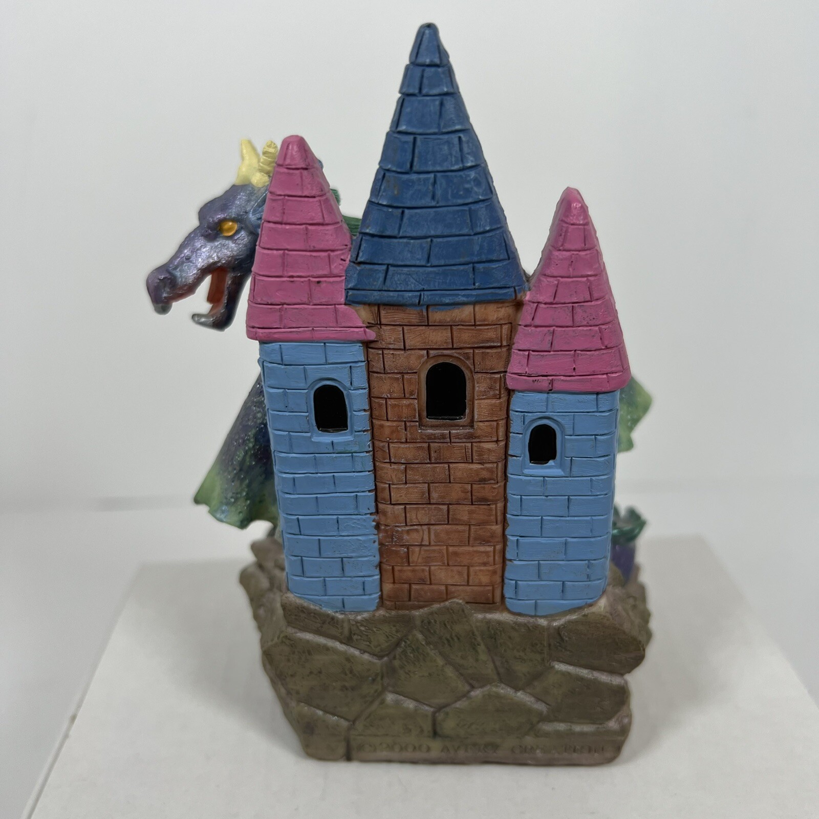 2000 Avery Creation Medieval Legends Dragon In Front Of Castle