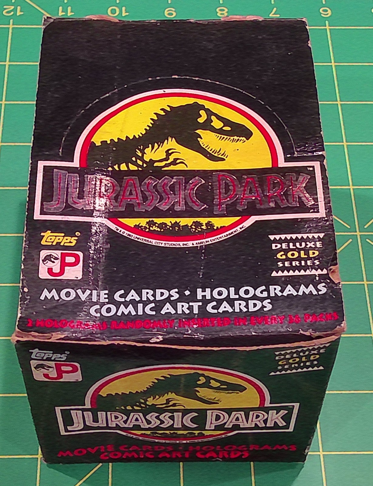 Topps Jurassic Park Deluxe Gold Series Trading Card Pack 1 Package