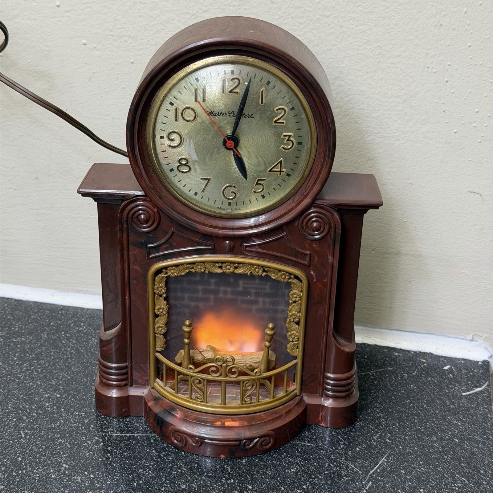 Vintage Mastercrafters 272 Fireplace Clock Animated Motion Lamp Works MCM USA