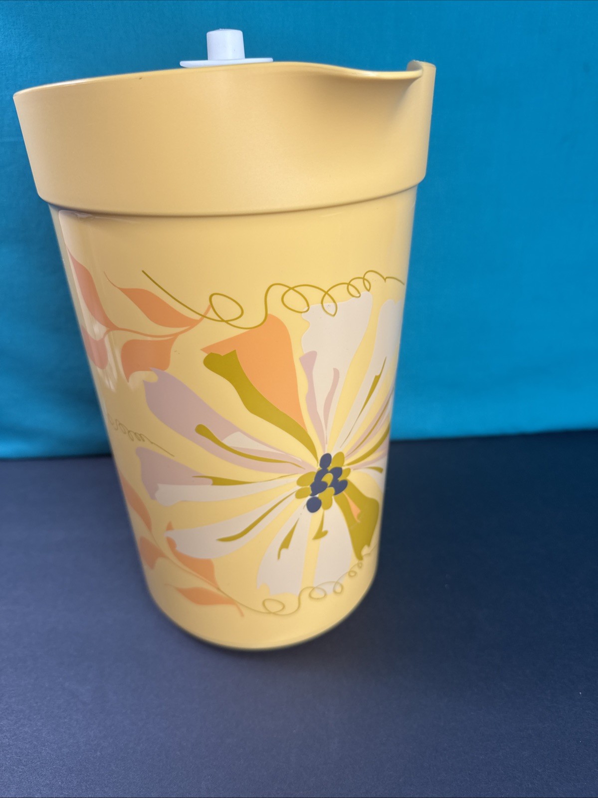 Tupperware Impressions Classic Push Button Pitcher 1gal /4qt Tropical Flower