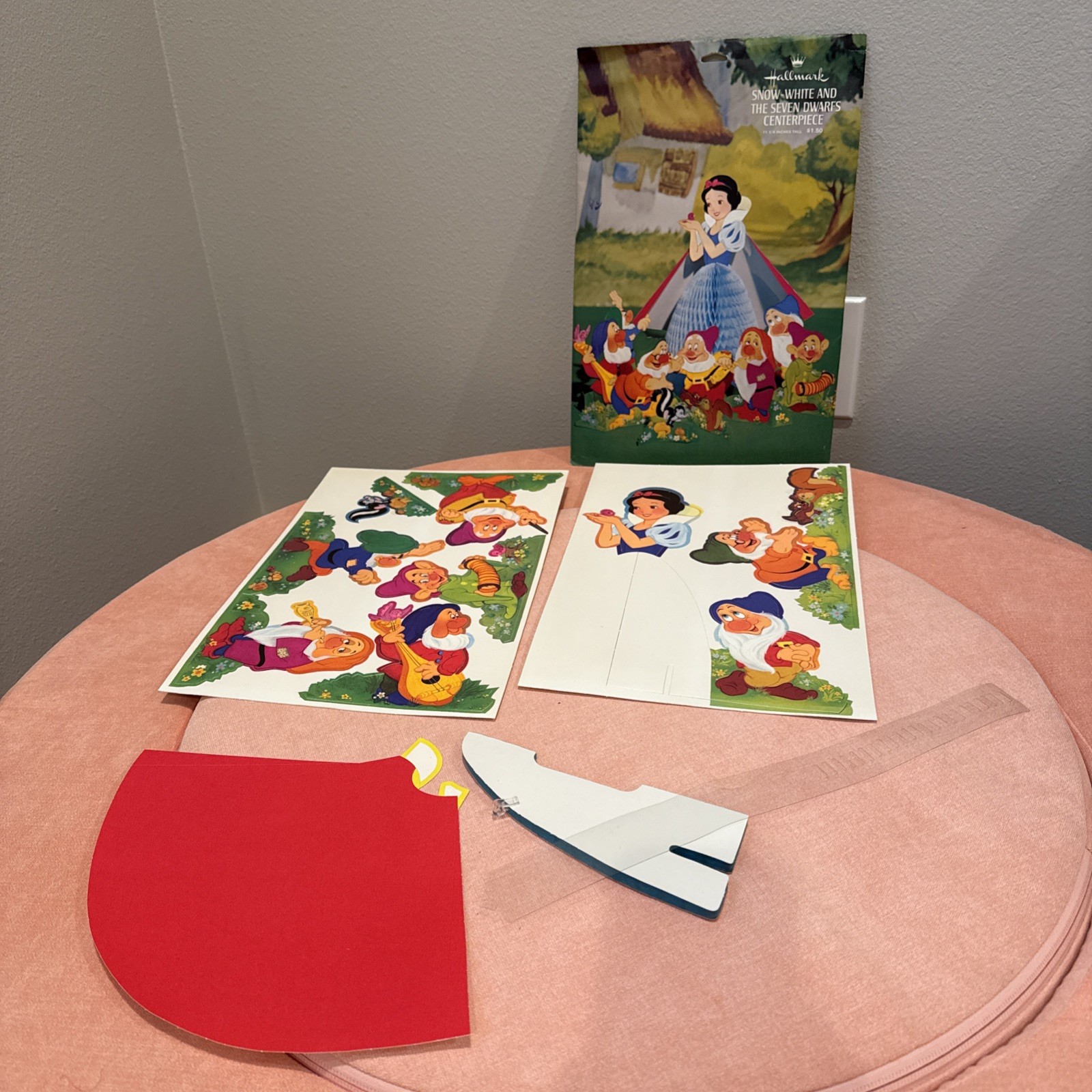 Vintage Hallmark Snow White and The Seven Dwarfs Centerpiece Honeycomb UNUSED