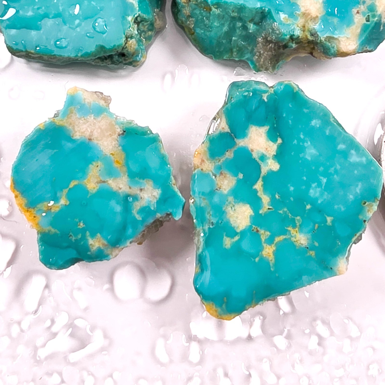 GS1210 AAA-grade Polychrome Turquoise Mtn. rough turquoise 26.1 gr, lapidary