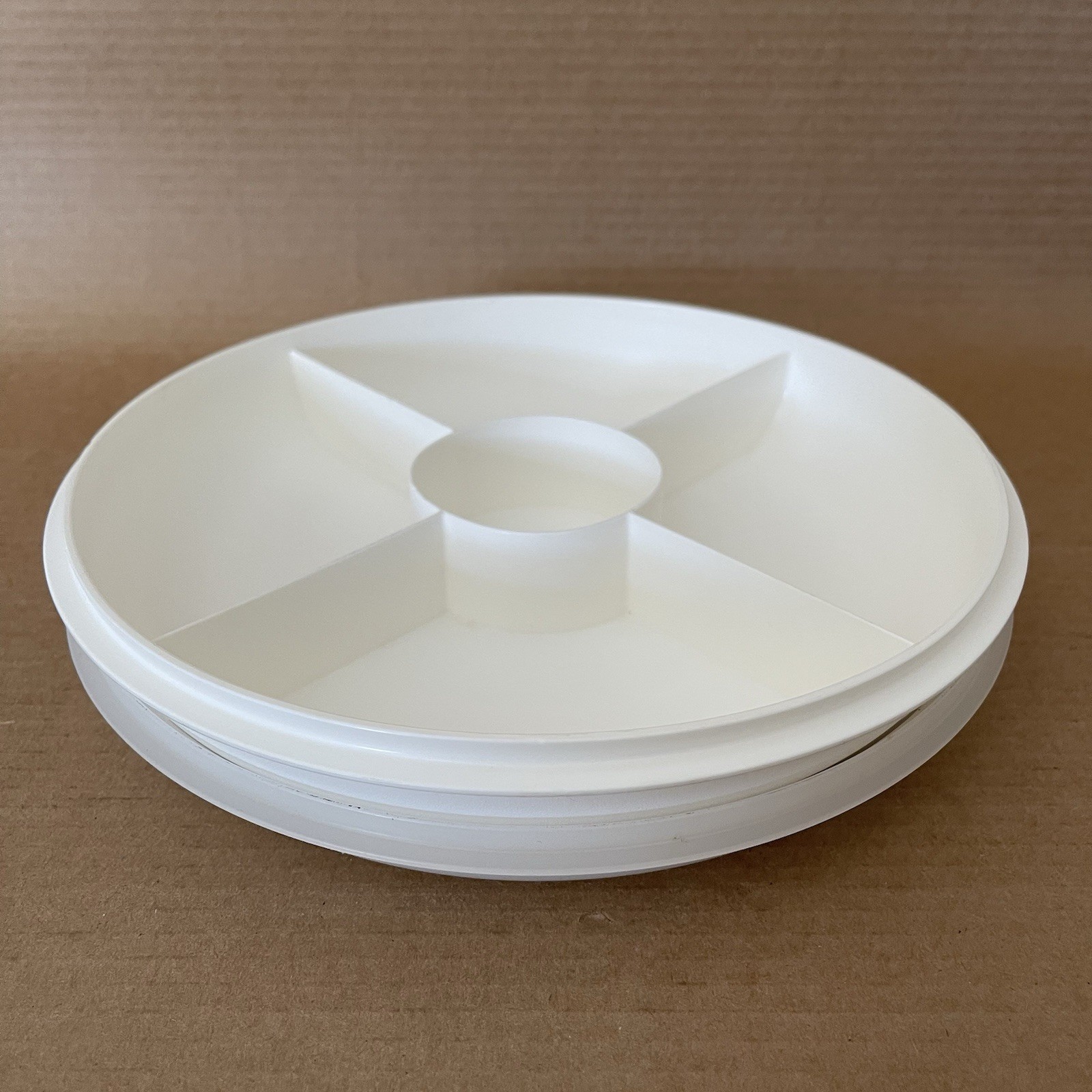 Tupperware Small Serving Center Divided Veggie Party Tray White #1708 Lid #1709