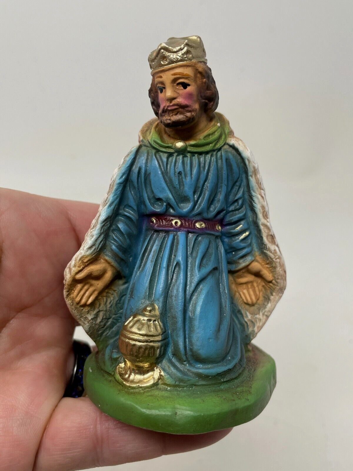 Vintage Nativity Kneeling Wise Man Figurine 4.25in Hand Painted Gold Christmas