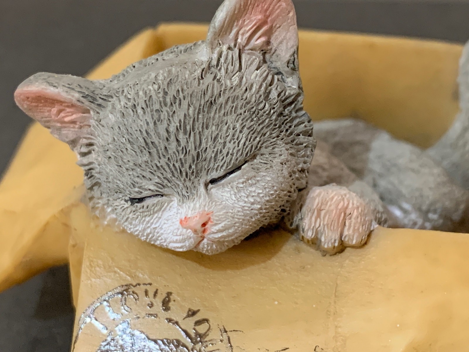 Cute Sleeping Cat Statue inside a delivery Box . Great details