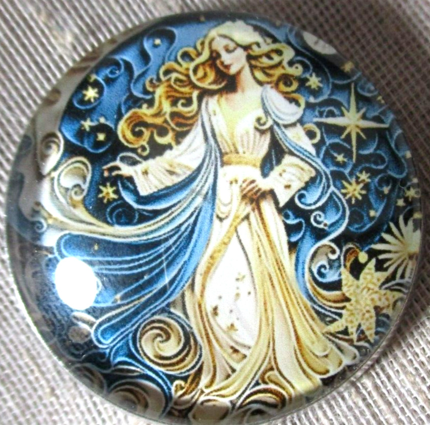 GLASS DOME QUILLED PICTURE BUTTON – BEAUTIFUL ANGEL IN BLUE WHITE FLOWING GOWN