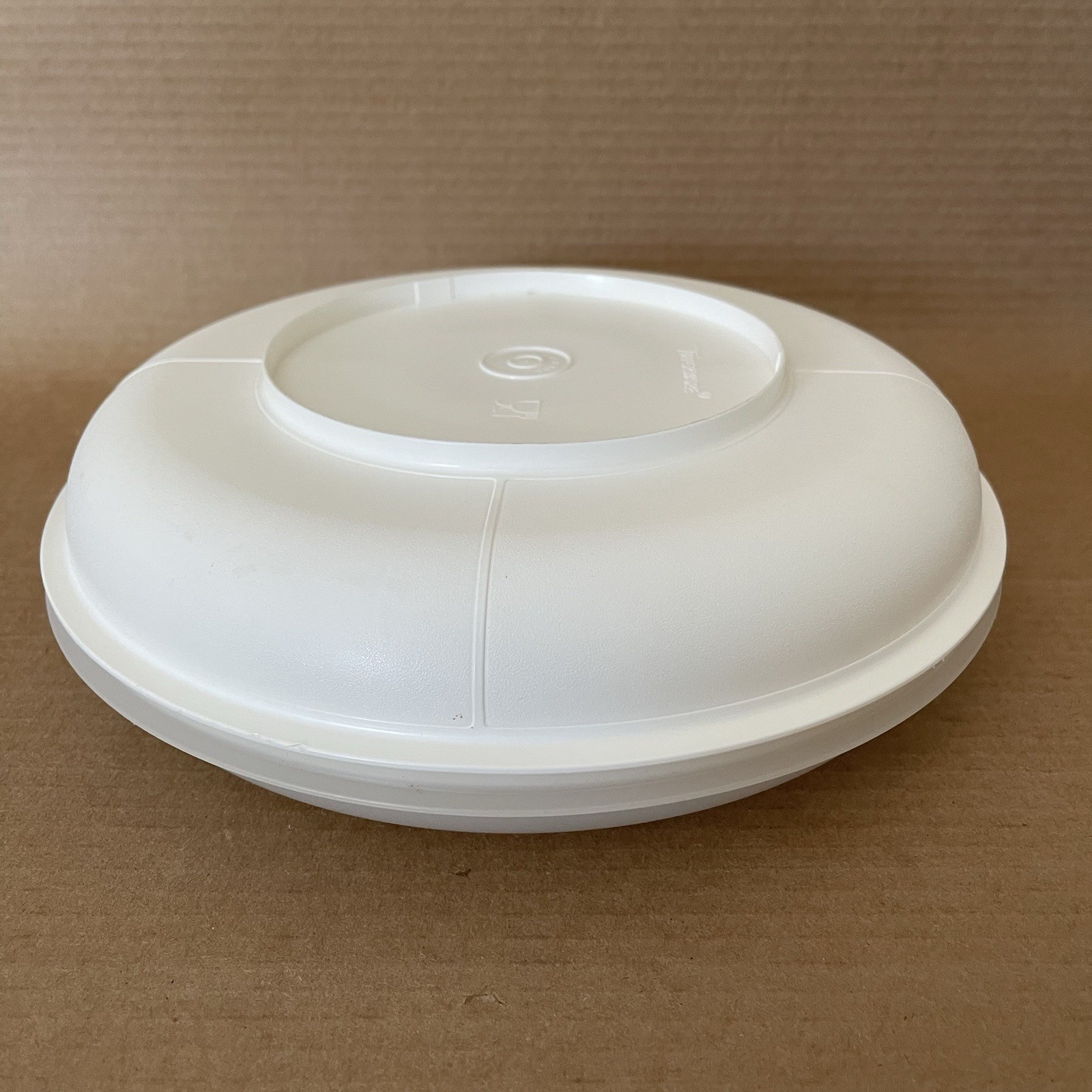 Tupperware Small Serving Center Divided Veggie Party Tray White #1708 Lid #1709