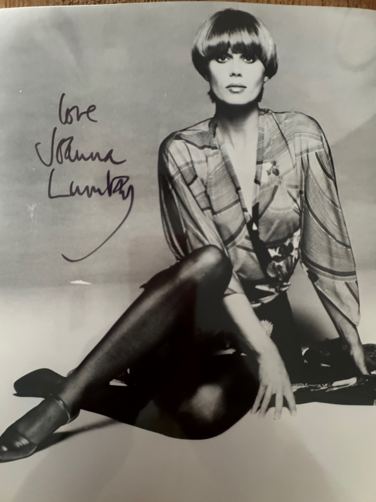 Joanna Lumley Genuine Signed 10×8 Photo Autograph Absolutely Fabulous AVENGERS