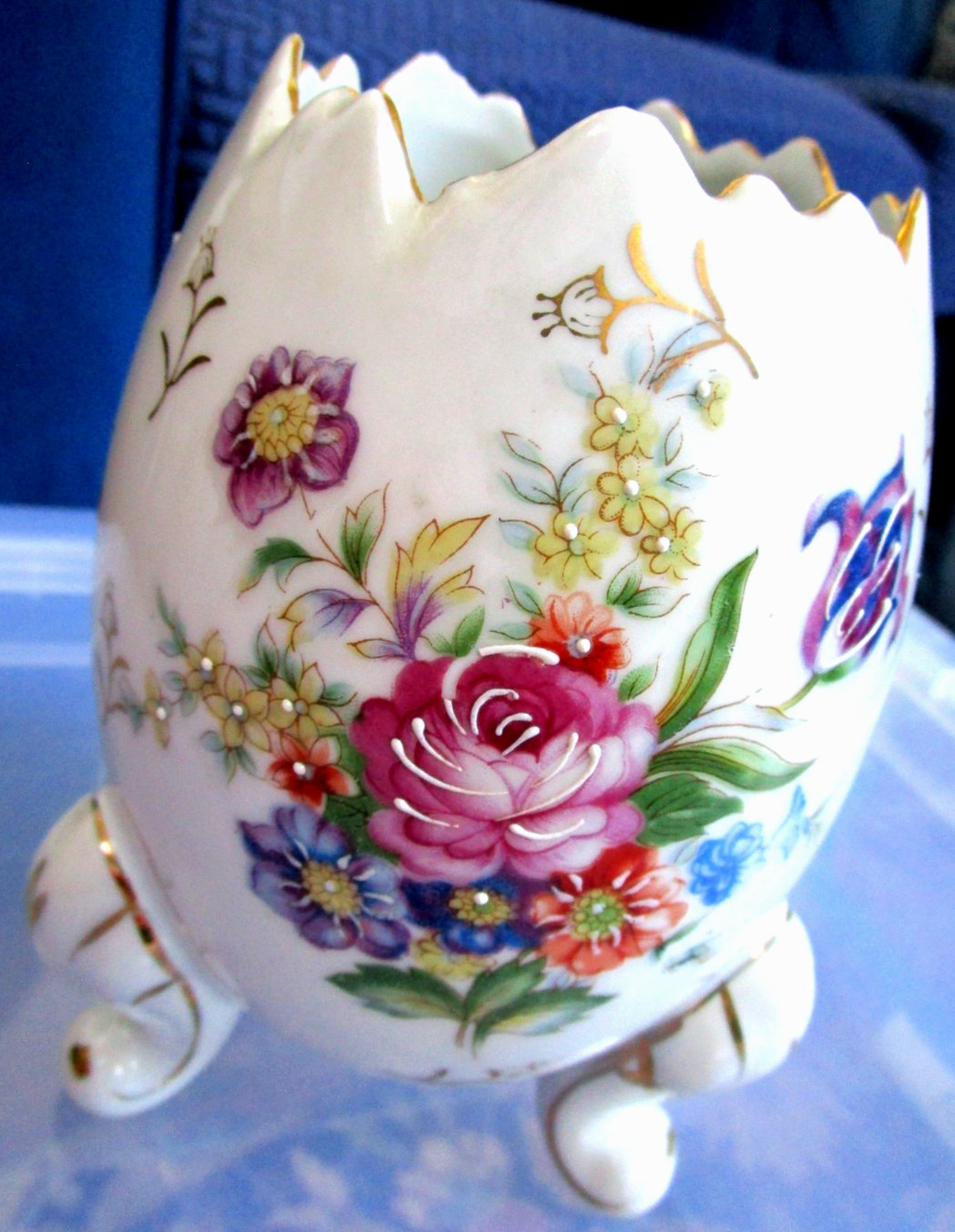 Vtg Handpainted Porcelain Cracked Egg 6″ Vase Planter Footed Floral Gold Trim EC