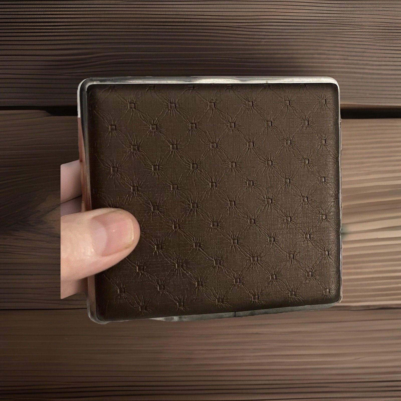 Classic Brown Patterned Metal Tobacco Case 4×4 Inch